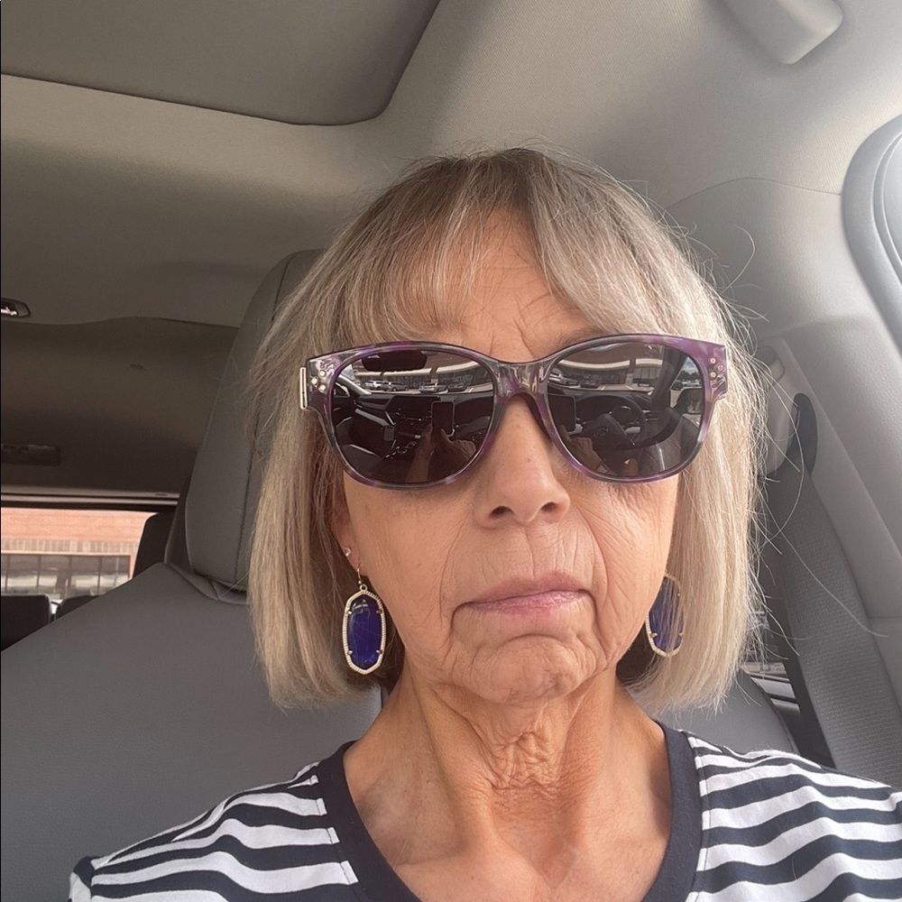 Meet your Posher, Gloria